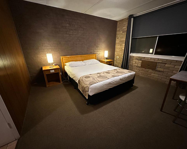 wedderburn Motel Queen Room